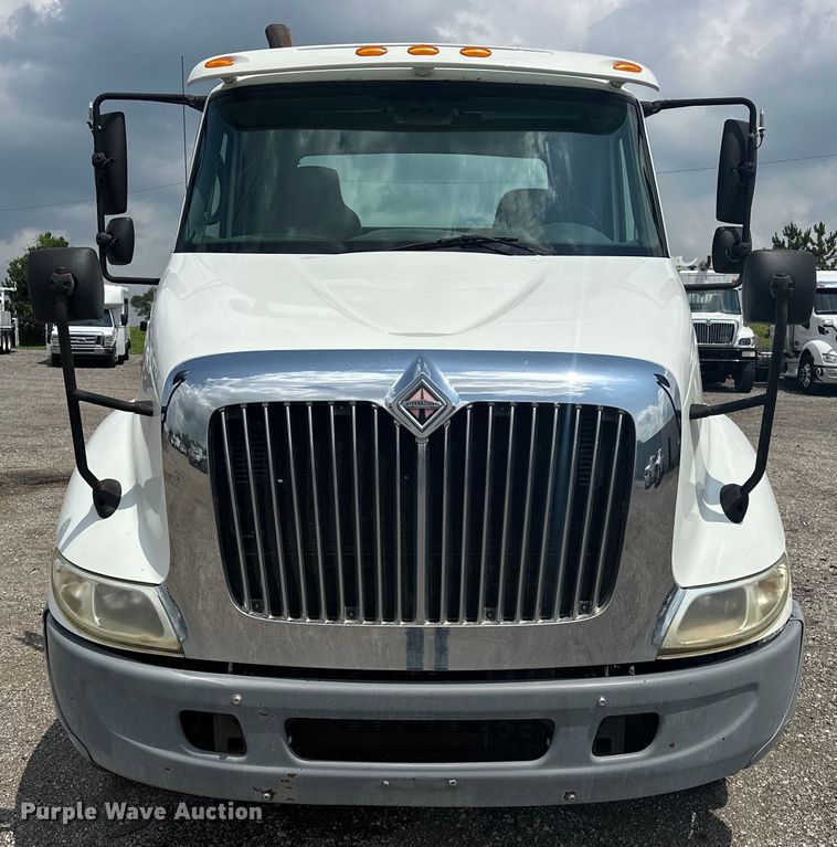 image for item EG1622 2007 International  8600 SBA semi truck