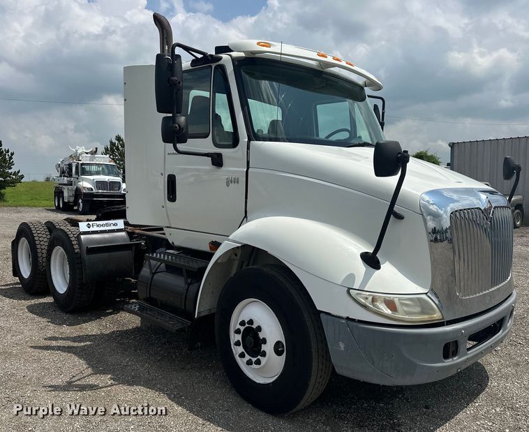 image for item EG1622 2007 International  8600 SBA semi truck