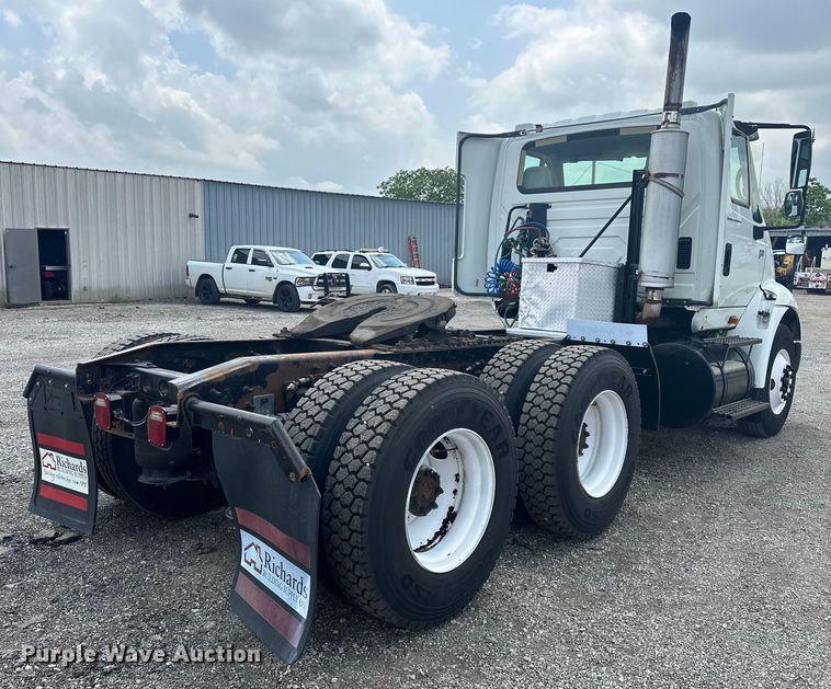 image for item EG1622 2007 International  8600 SBA semi truck