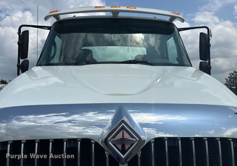 image for item EG1622 2007 International  8600 SBA semi truck