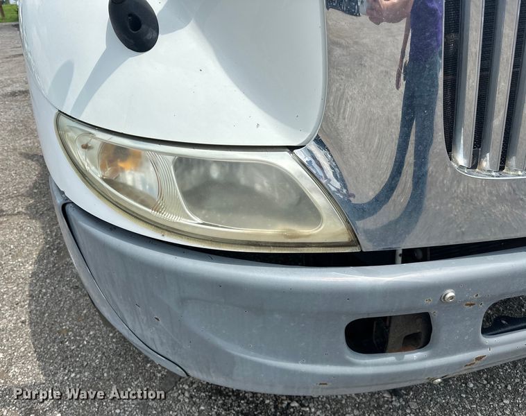 image for item EG1622 2007 International  8600 SBA semi truck