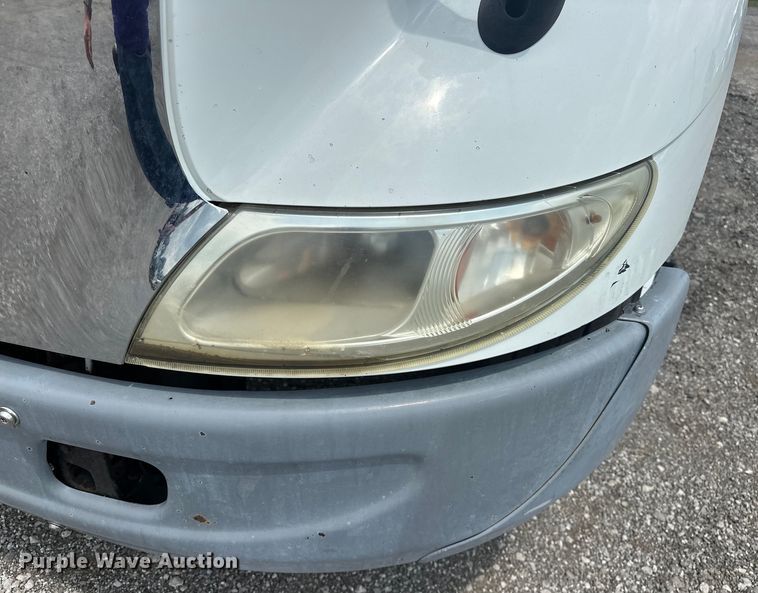 image for item EG1622 2007 International  8600 SBA semi truck