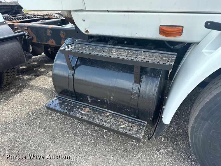 image for item EG1622 2007 International  8600 SBA semi truck