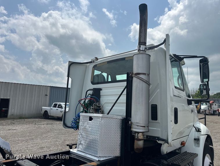 image for item EG1622 2007 International  8600 SBA semi truck