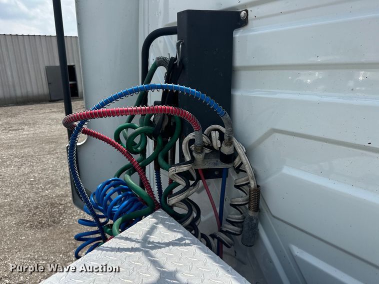 image for item EG1622 2007 International  8600 SBA semi truck