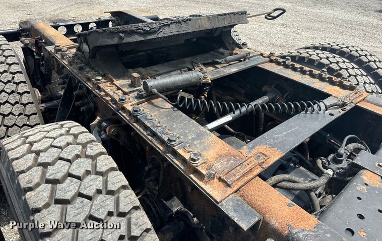 image for item EG1622 2007 International  8600 SBA semi truck