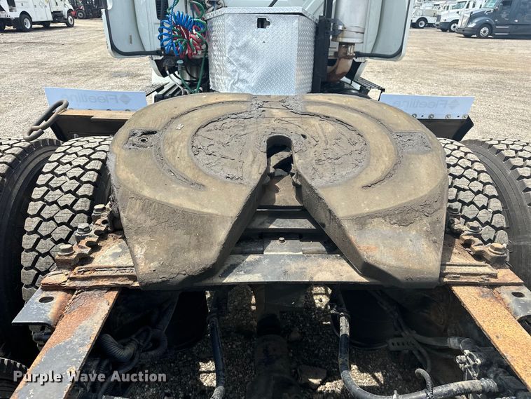 image for item EG1622 2007 International  8600 SBA semi truck