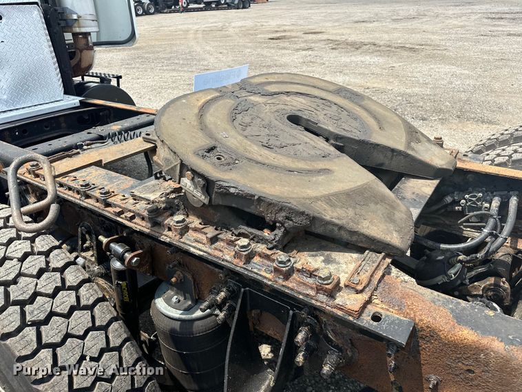 image for item EG1622 2007 International  8600 SBA semi truck