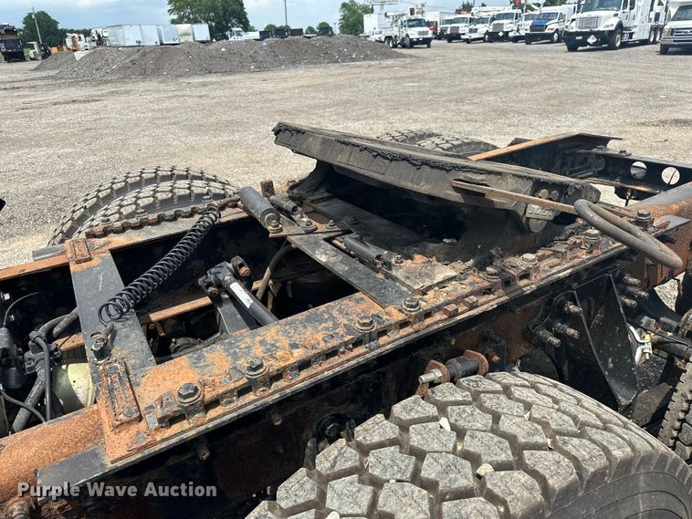 image for item EG1622 2007 International  8600 SBA semi truck