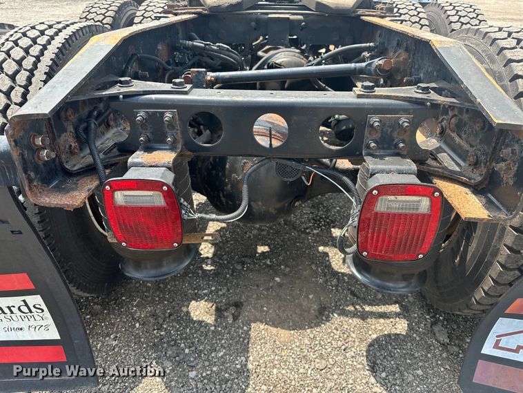 image for item EG1622 2007 International  8600 SBA semi truck