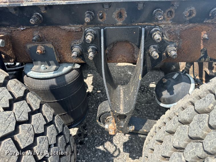 image for item EG1622 2007 International  8600 SBA semi truck