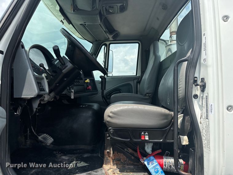 image for item EG1622 2007 International  8600 SBA semi truck