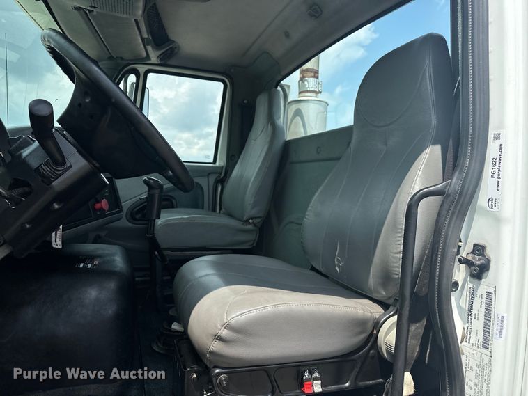 image for item EG1622 2007 International  8600 SBA semi truck