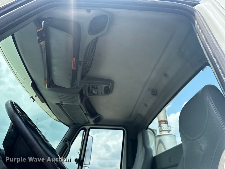 image for item EG1622 2007 International  8600 SBA semi truck