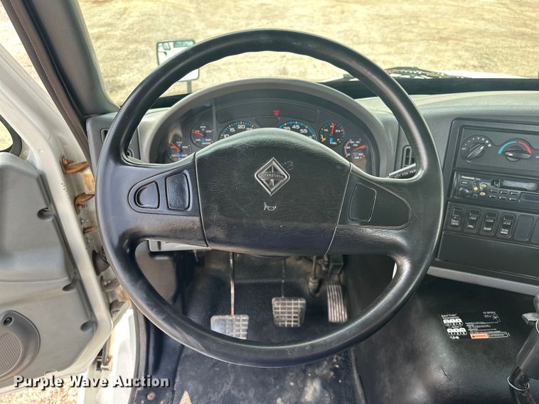 image for item EG1622 2007 International  8600 SBA semi truck