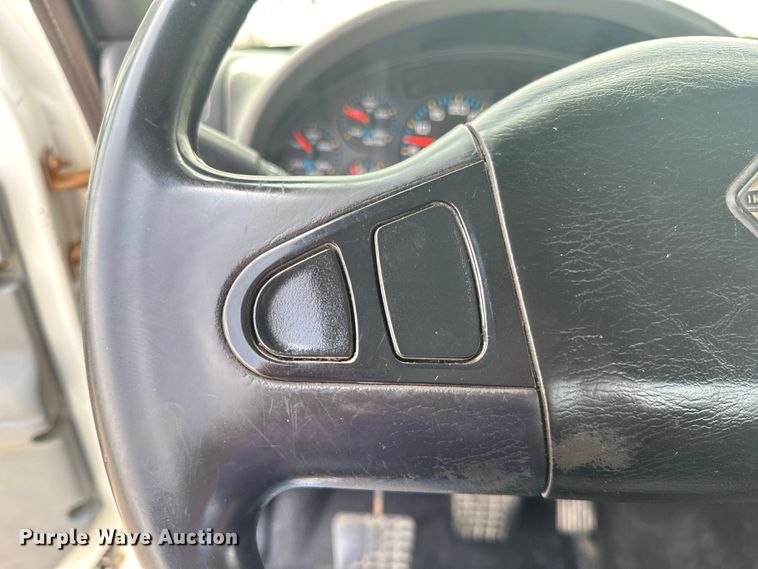 image for item EG1622 2007 International  8600 SBA semi truck