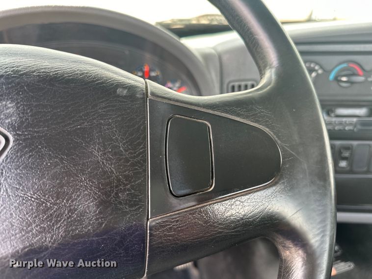 image for item EG1622 2007 International  8600 SBA semi truck