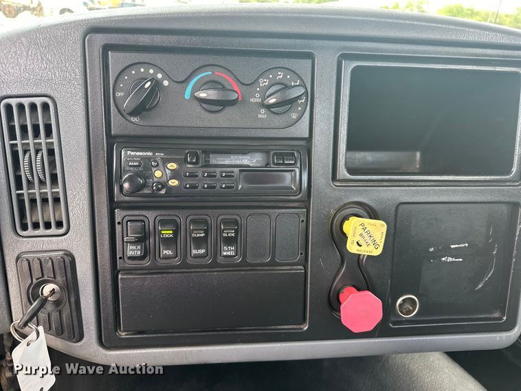 image for item EG1622 2007 International  8600 SBA semi truck