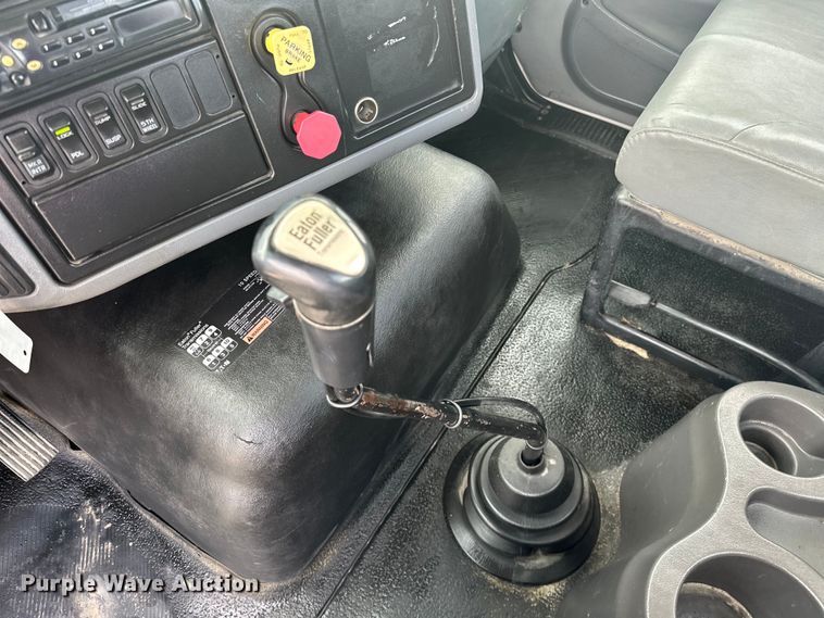 image for item EG1622 2007 International  8600 SBA semi truck