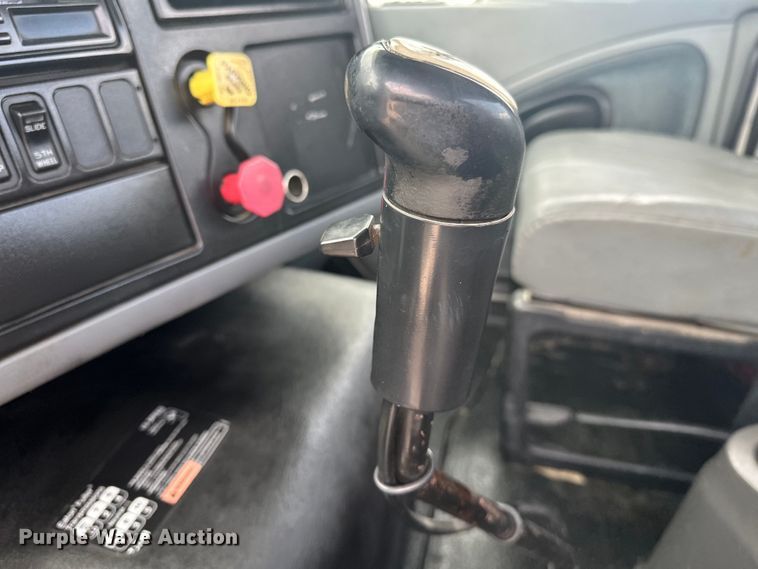 image for item EG1622 2007 International  8600 SBA semi truck