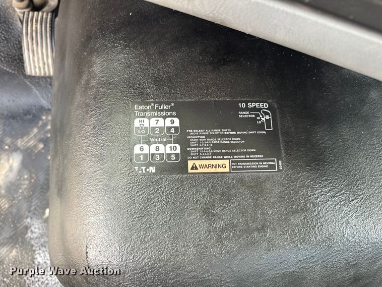 image for item EG1622 2007 International  8600 SBA semi truck