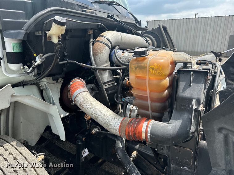 image for item EG1622 2007 International  8600 SBA semi truck