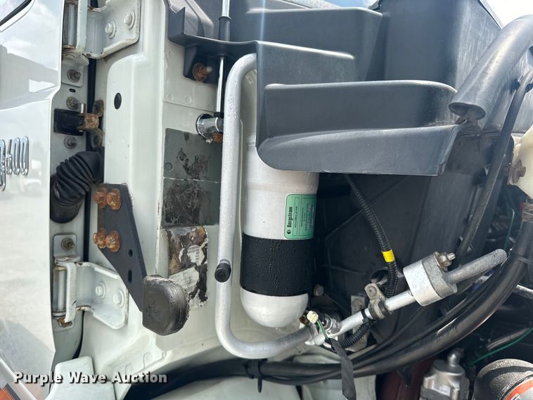 image for item EG1622 2007 International  8600 SBA semi truck