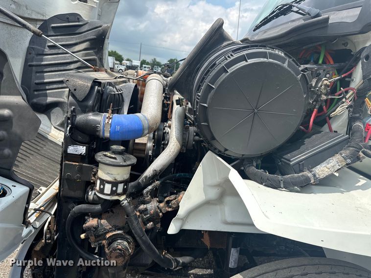 image for item EG1622 2007 International  8600 SBA semi truck