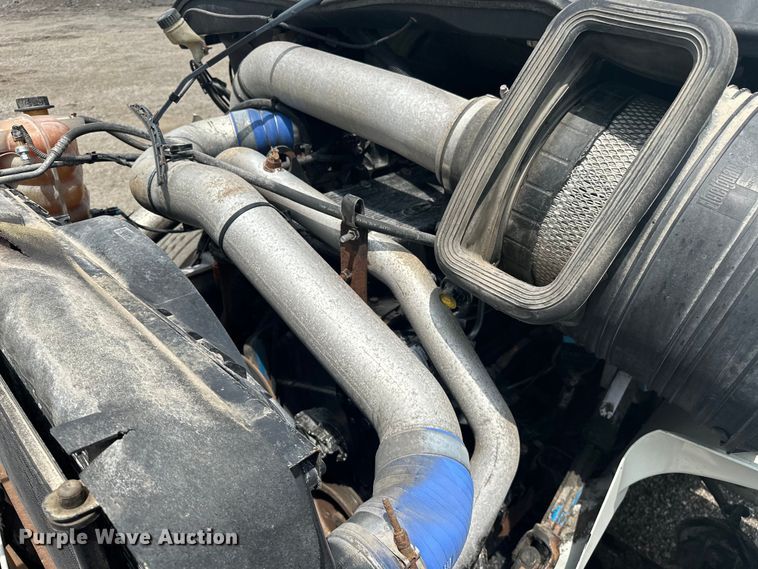 image for item EG1622 2007 International  8600 SBA semi truck