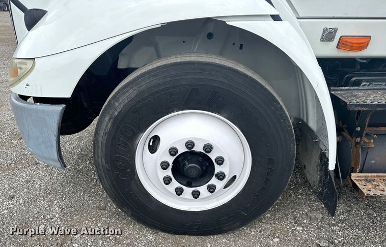 image for item EG1622 2007 International  8600 SBA semi truck