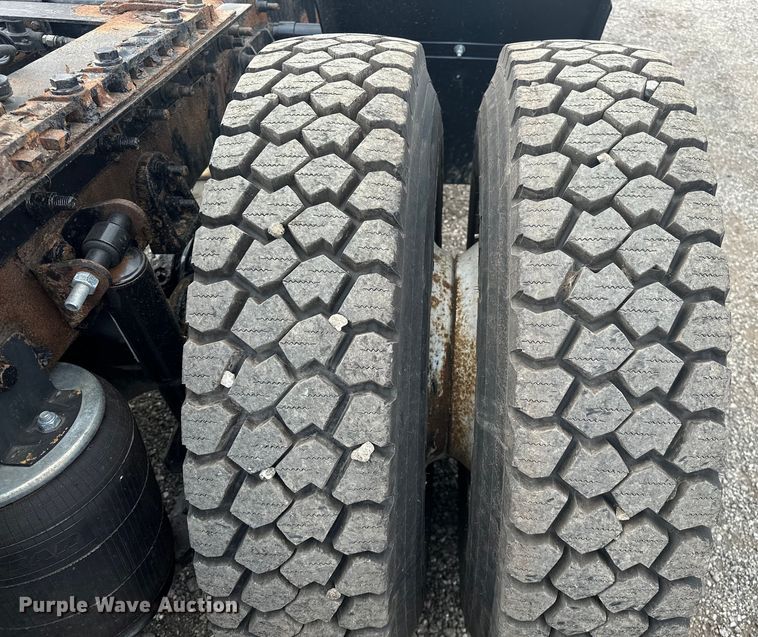 image for item EG1622 2007 International  8600 SBA semi truck