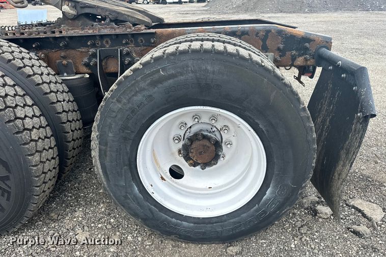 image for item EG1622 2007 International  8600 SBA semi truck