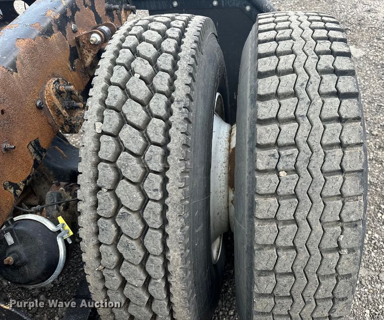 image for item EG1622 2007 International  8600 SBA semi truck