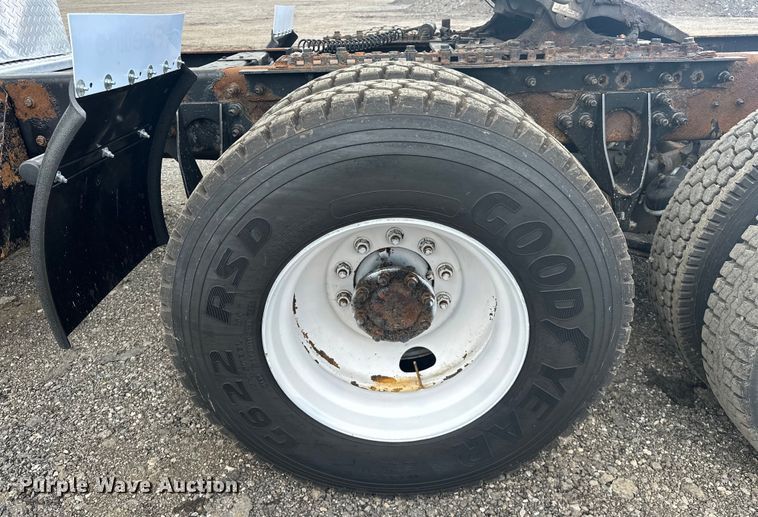 image for item EG1622 2007 International  8600 SBA semi truck