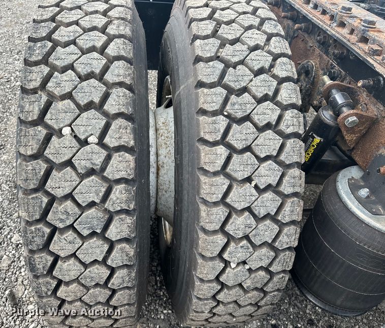 image for item EG1622 2007 International  8600 SBA semi truck