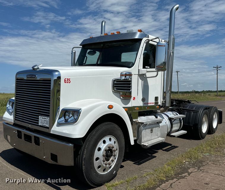 image for item EH3966 2020 Freightliner  122SD semi truck
