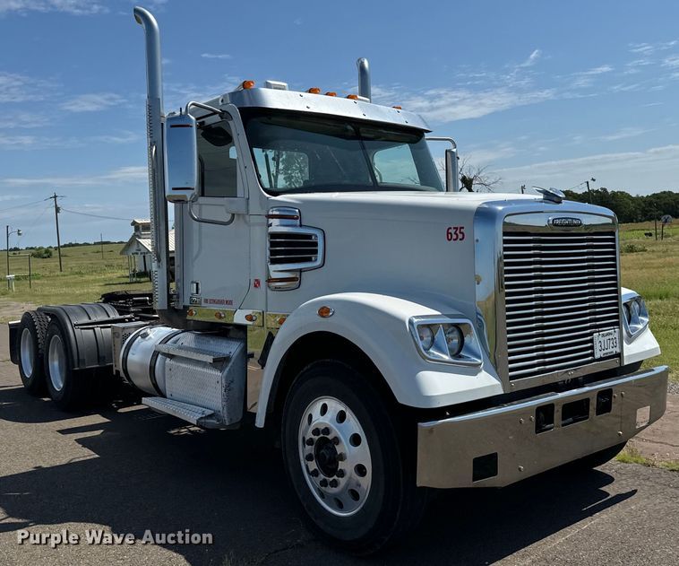 image for item EH3966 2020 Freightliner  122SD semi truck