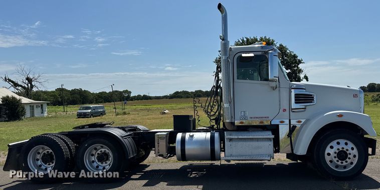 image for item EH3966 2020 Freightliner  122SD semi truck