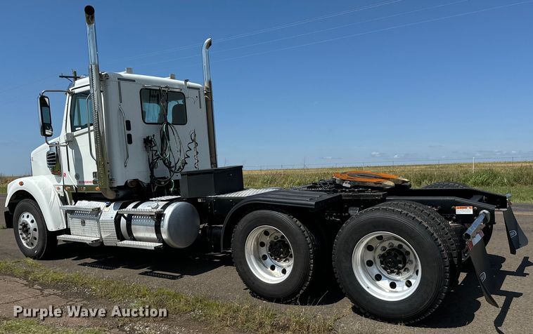 image for item EH3966 2020 Freightliner  122SD semi truck