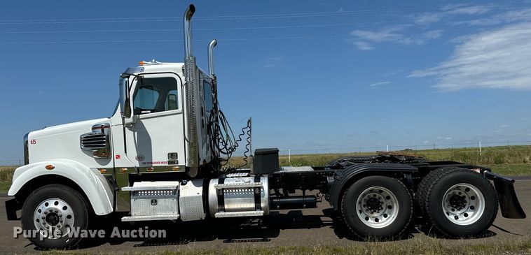 image for item EH3966 2020 Freightliner  122SD semi truck