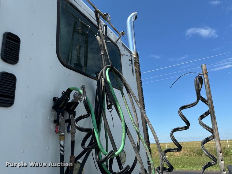 image for item EH3966 2020 Freightliner  122SD semi truck