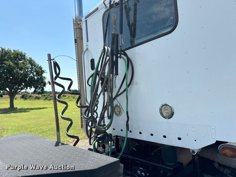 image for item EH3966 2020 Freightliner  122SD semi truck