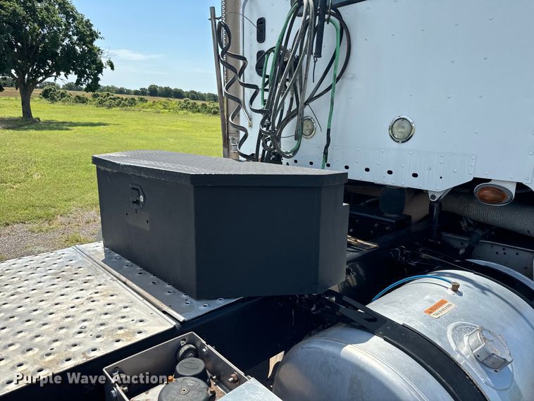 image for item EH3966 2020 Freightliner  122SD semi truck