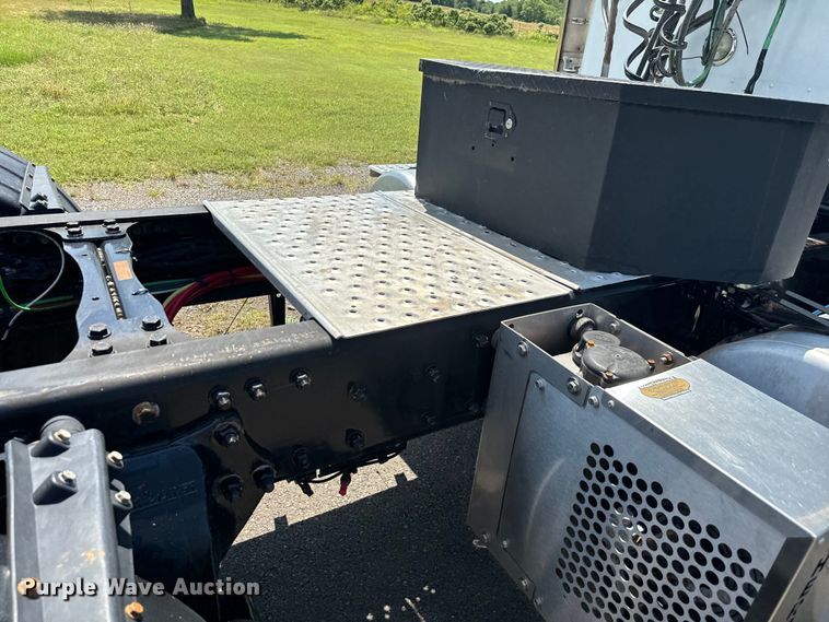 image for item EH3966 2020 Freightliner  122SD semi truck