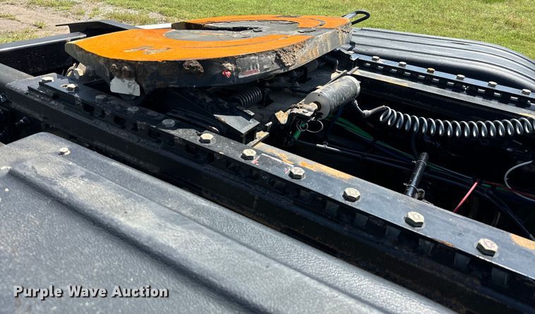 image for item EH3966 2020 Freightliner  122SD semi truck