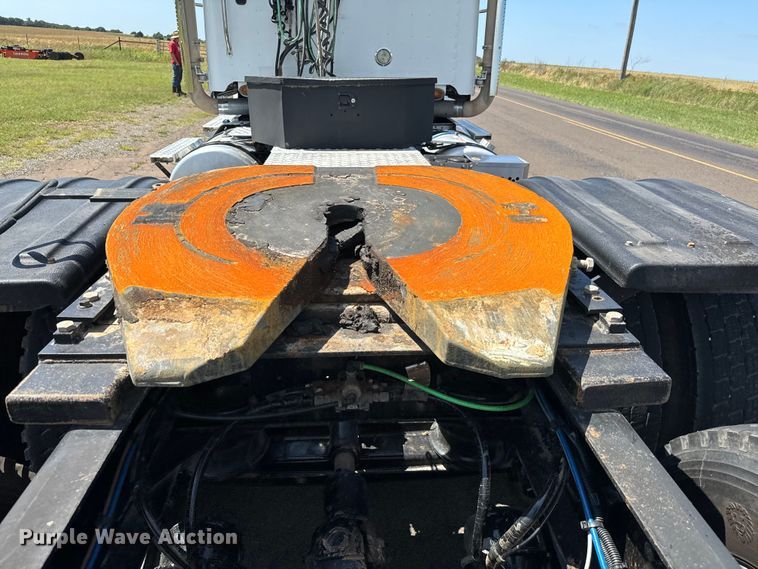 image for item EH3966 2020 Freightliner  122SD semi truck