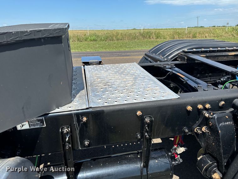 image for item EH3966 2020 Freightliner  122SD semi truck