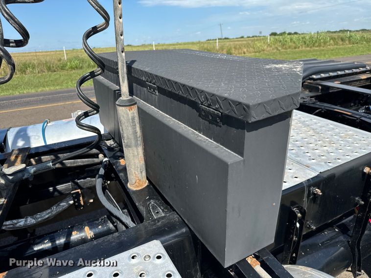 image for item EH3966 2020 Freightliner  122SD semi truck