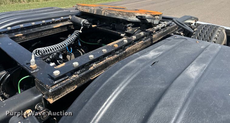 image for item EH3966 2020 Freightliner  122SD semi truck