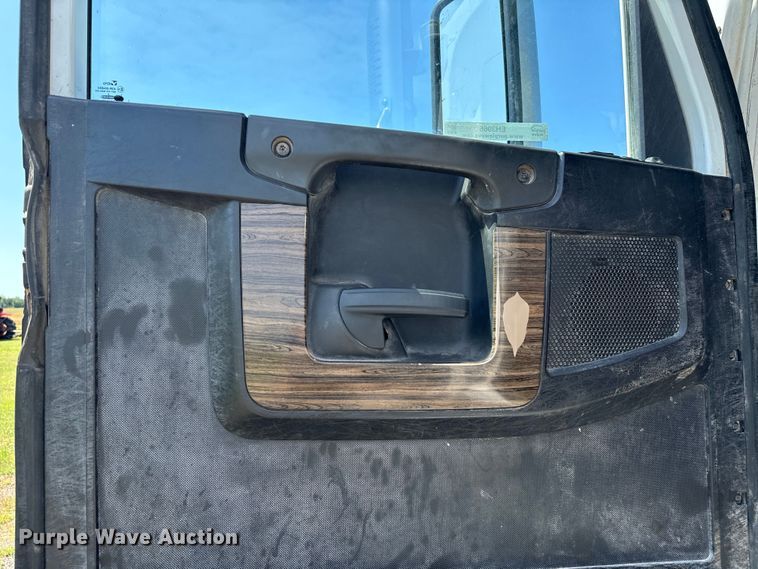 image for item EH3966 2020 Freightliner  122SD semi truck